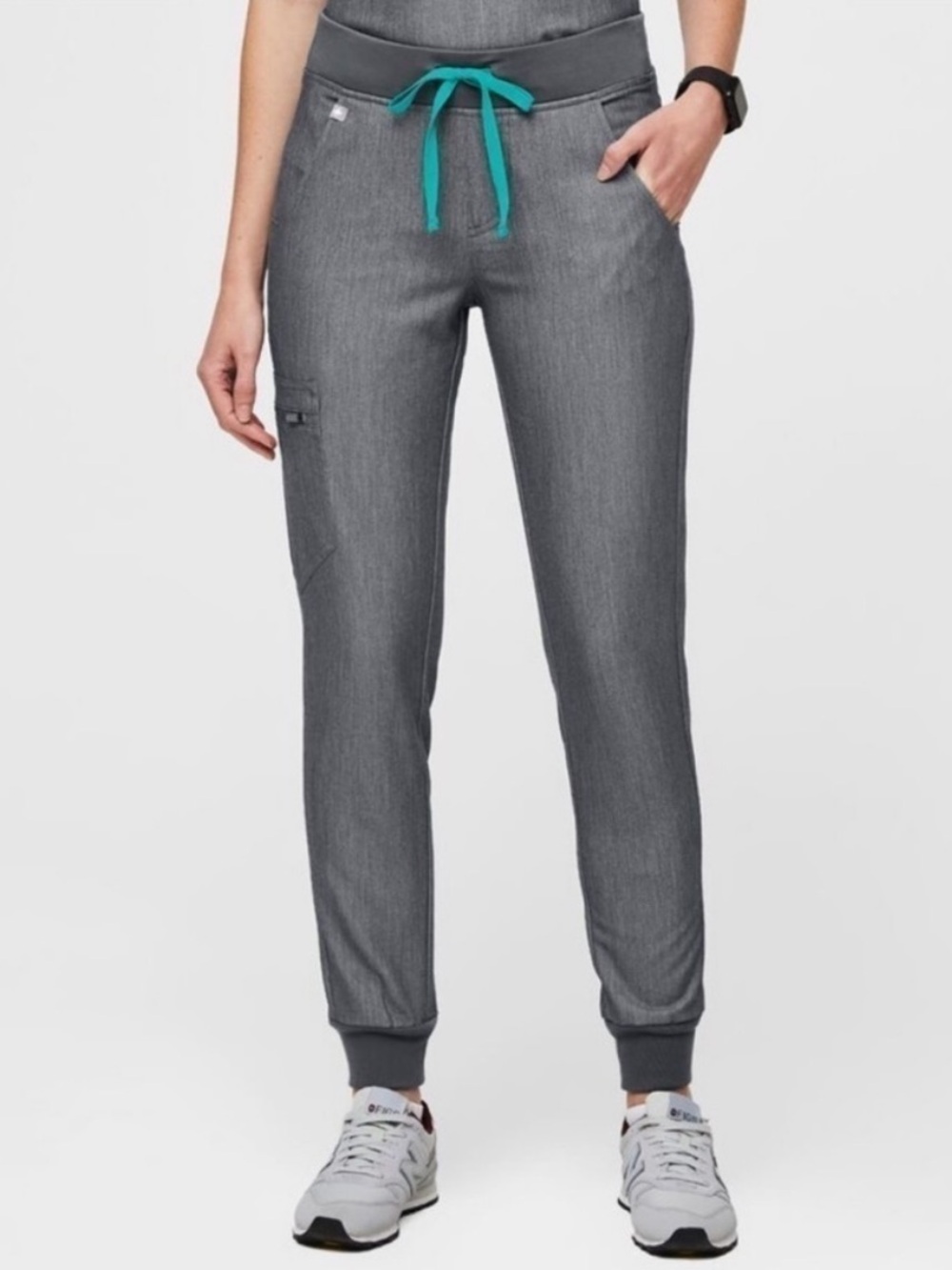 NWOT FIGS High Waisted Zamora Joggers Nursing Scrubs in Graphite